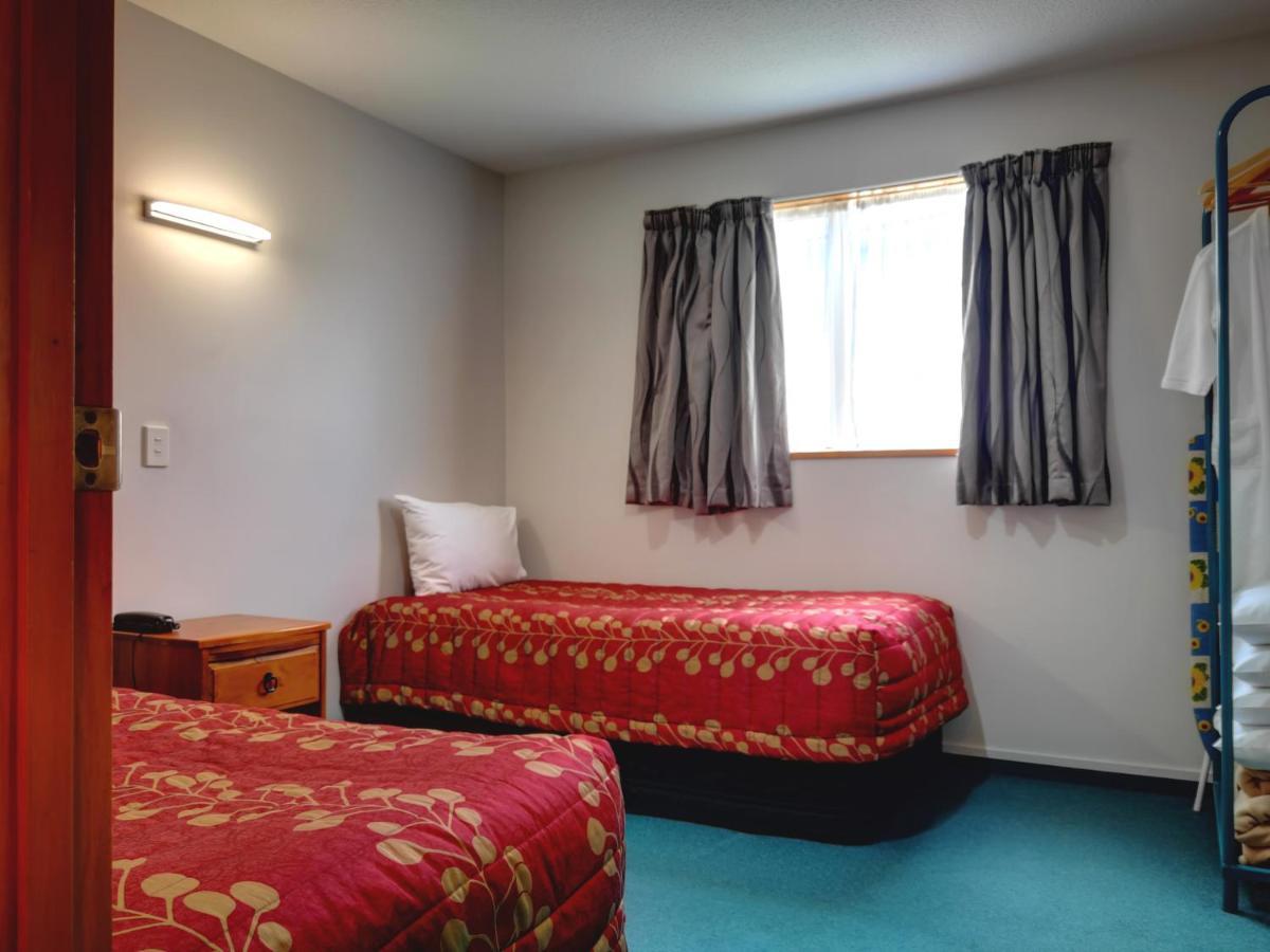 Asure Ambassador Motor Lodge Oamaru Exterior photo