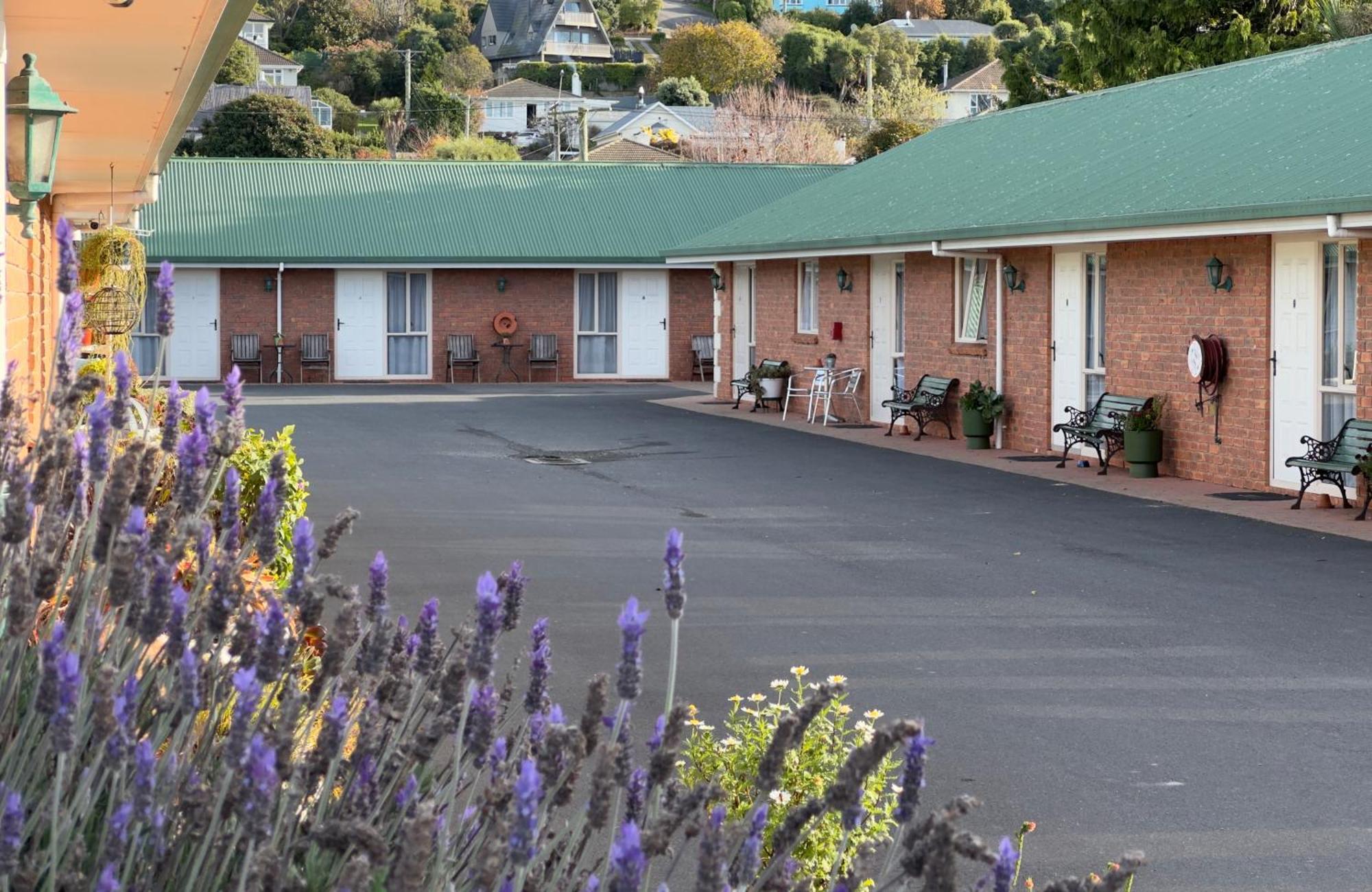 Asure Ambassador Motor Lodge Oamaru Exterior photo